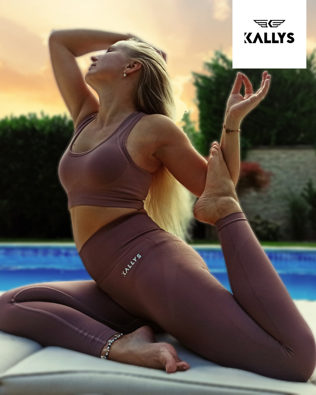 Frau mit Cellulite in Kallys leggings set