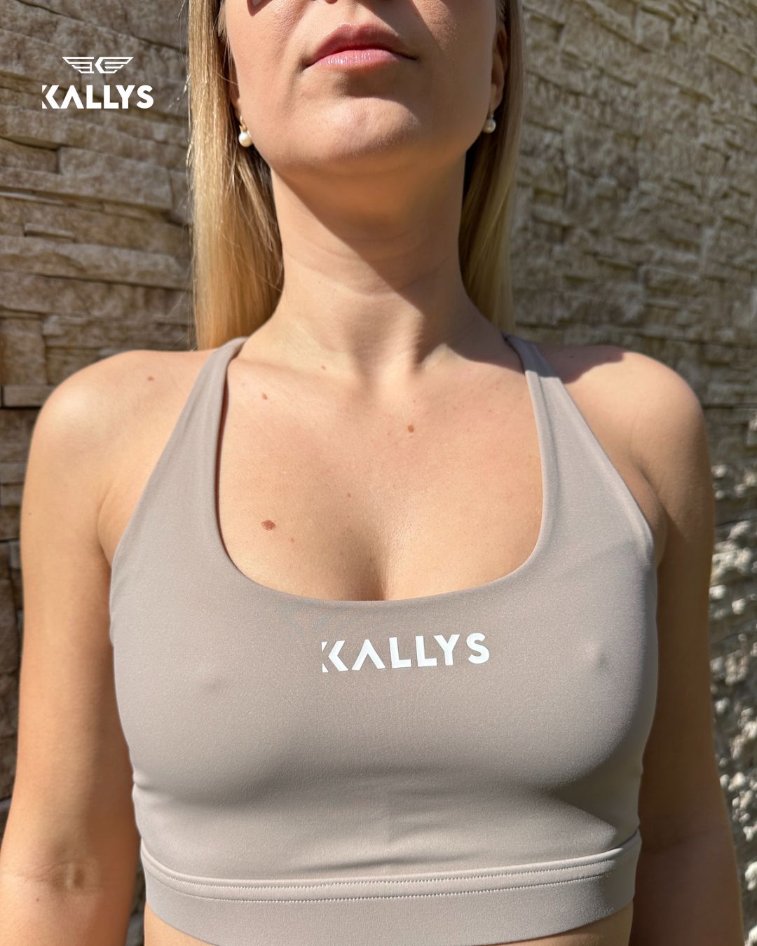Frau in Kallys recycled sport bra